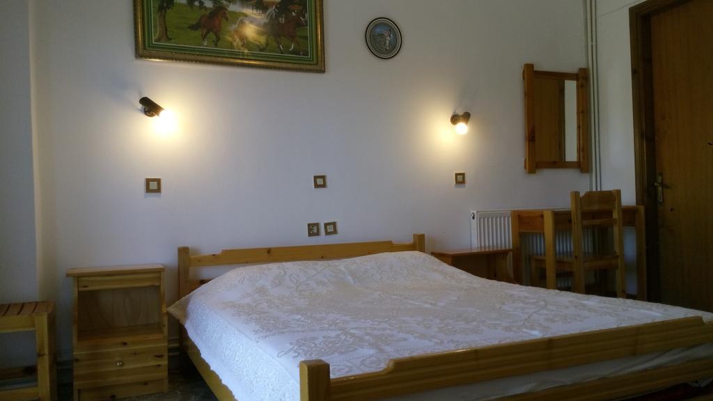 Filoxenia Rooms Makrilies Bilik gambar