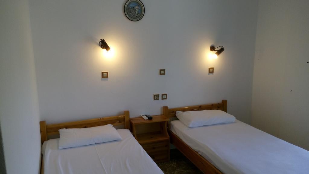 Filoxenia Rooms Makrilies Bilik gambar