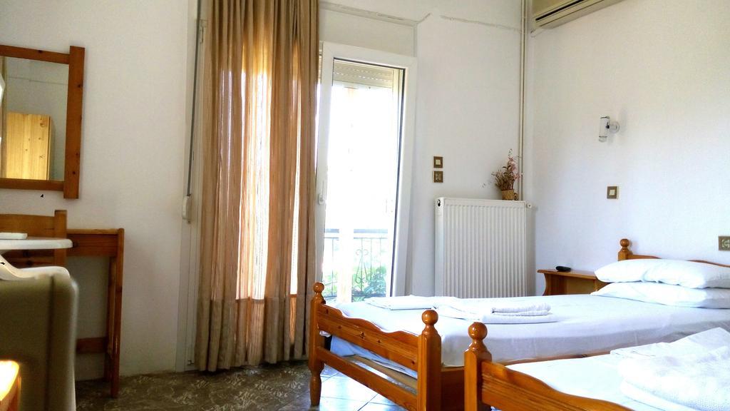 Filoxenia Rooms Makrilies Bilik gambar
