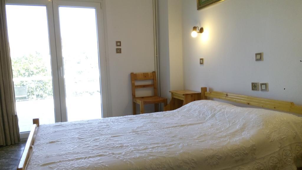 Filoxenia Rooms Makrilies Bilik gambar