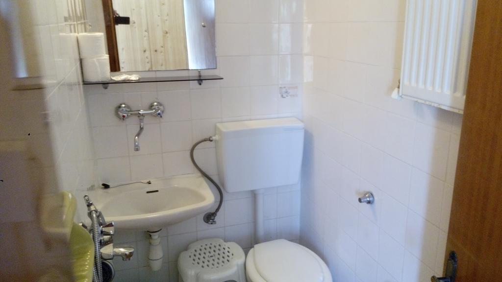 Filoxenia Rooms Makrilies Bilik gambar